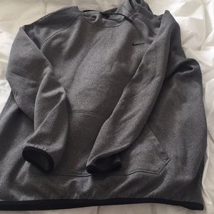 Nike therma fit hooded sweater